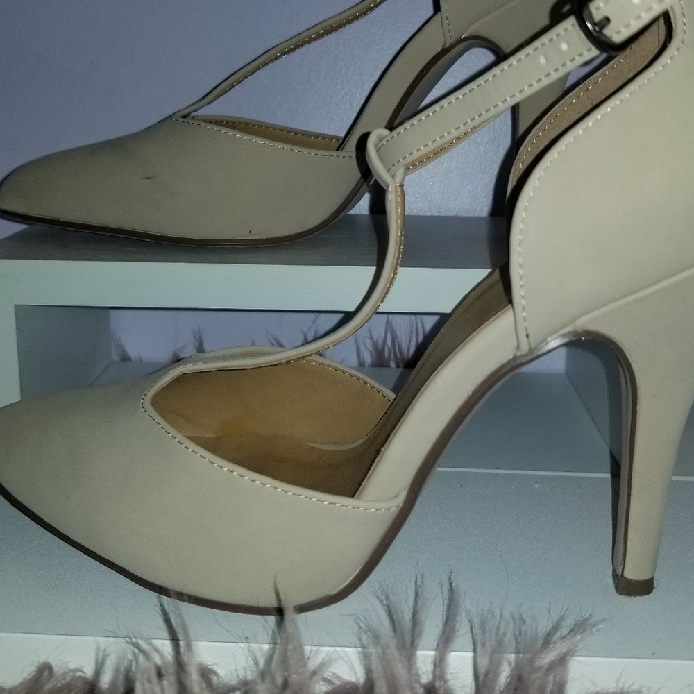 Shoes - Picture 4 of 4